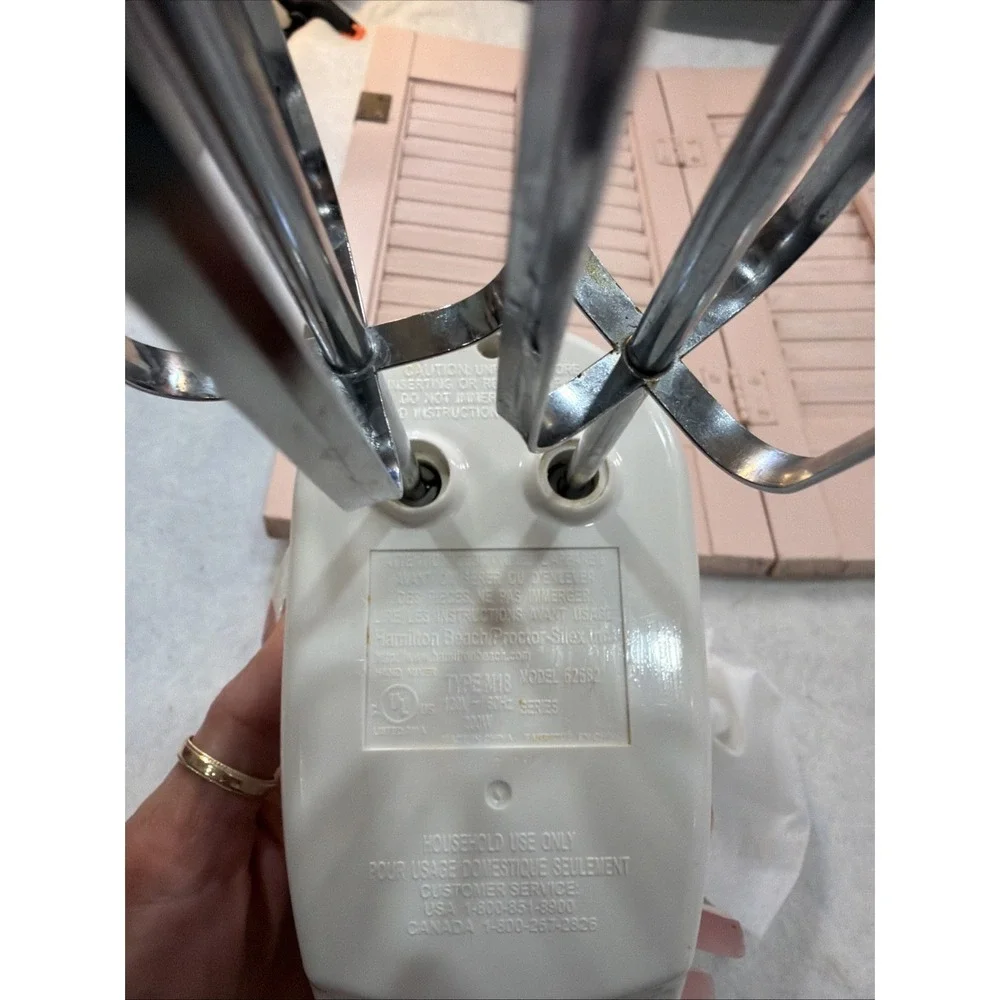 Hamilton Beach 6-Speed Electric Hand Mixer Works Great Good Condition Used. 4 At